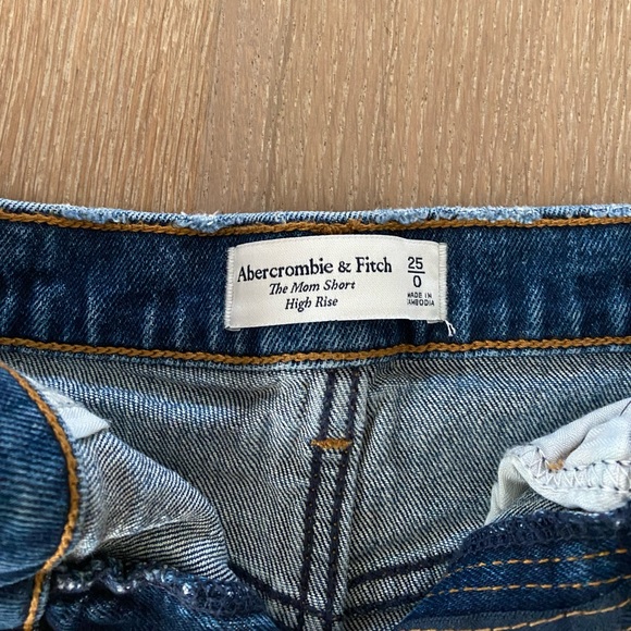 A&F High Rise Mom Short - Picture 2 of 3